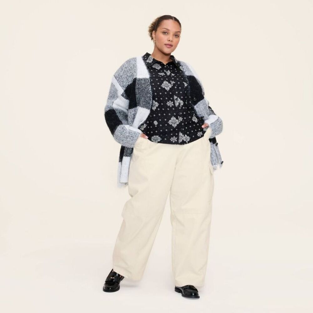 Women's Mid-Rise Barrel Leg Cargo Denim Pants - Woolrich Cream 17